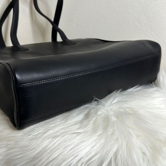 💯Authentic Christian Dior Tote Handbag 🍀 - Picture 10 of 15